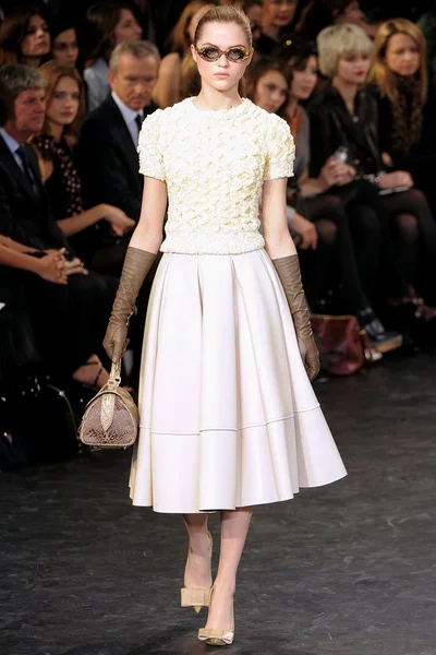 Look 18